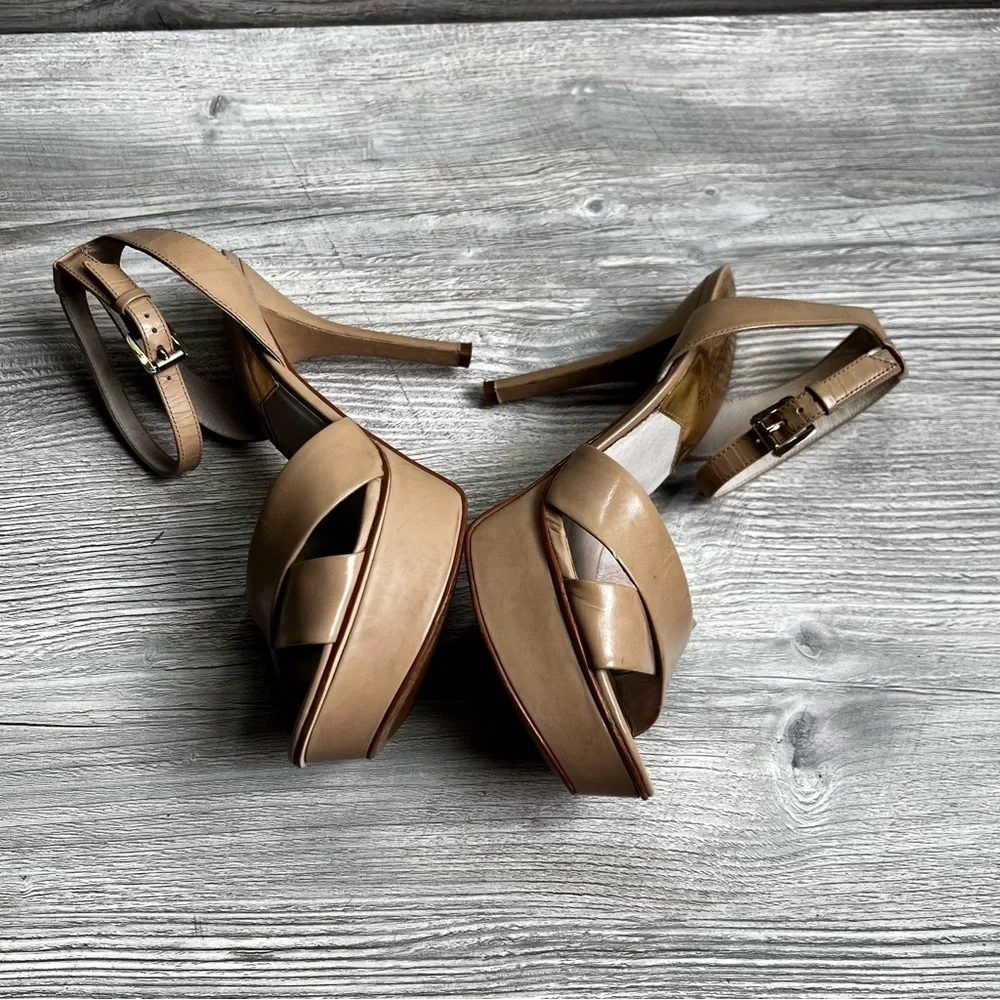 Michael Kors Gideon leather taupe beige platform strappy sandal heels size 7.5